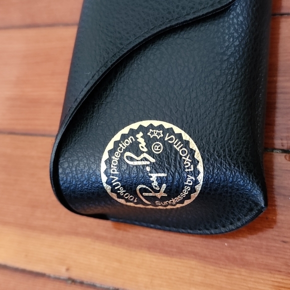 Ray-Ban sunglasses case - Picture 4 of 5